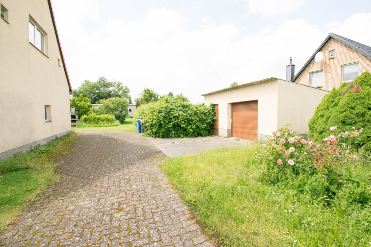 Garage rechts Garage rechts