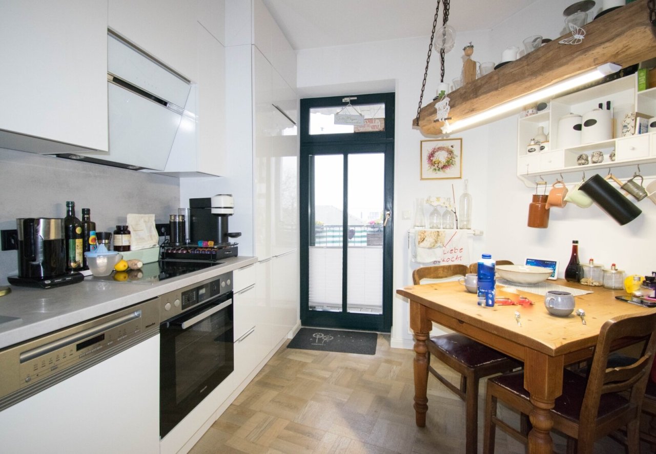 Balkon befindet sich an der Küche Balkon befindet sich an der Küche
