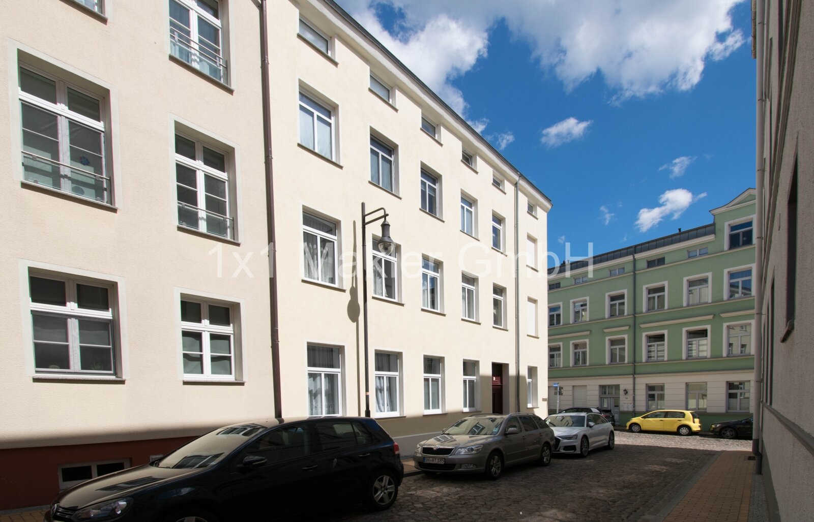 Blick von links aus Gartenhöhe Blick von links aus Gartenhöhe
